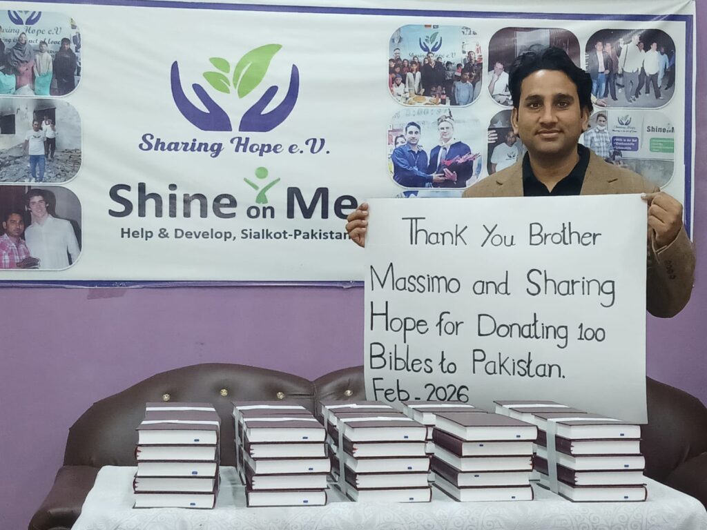 Hoffnung durch Gottes Wort: Kostenlose Bibelverteilung in Pakistan